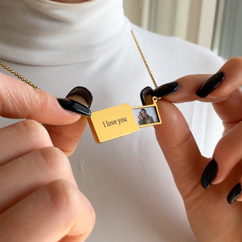 Close-up detail of Personalized photo Necklace - To my Mother showing premium quality craftsmanship