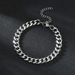 Close-up detail of Cuban Chain - Bracelet showing premium quality craftsmanship