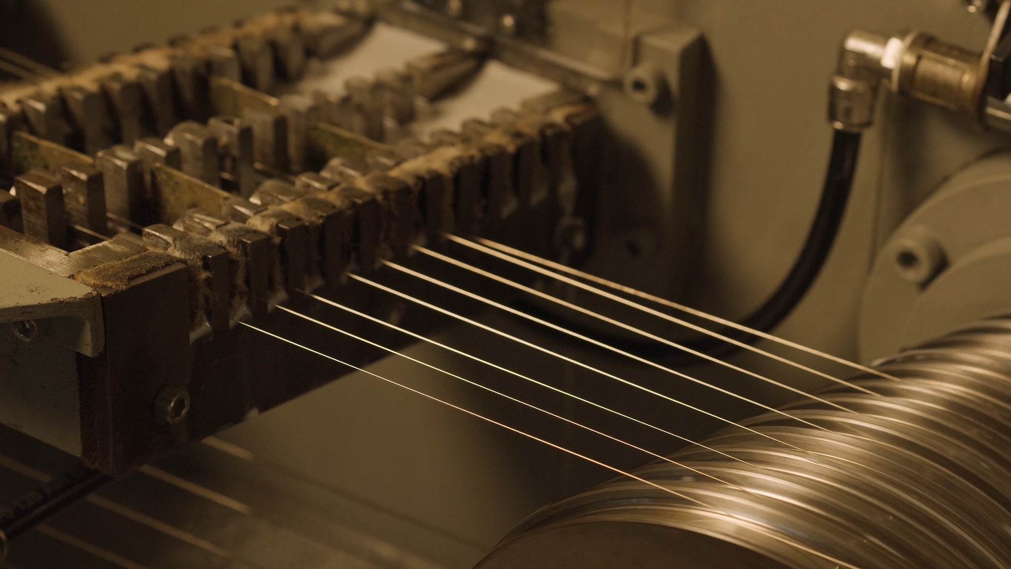 Precision machinery drawing gold wire